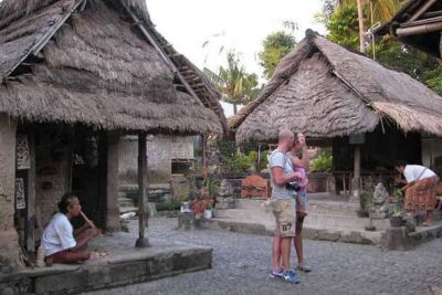 Day Trip: Ubud Monkey Forest, Rice Terrace, Temple and Waterfall - Sacred Monkey Forest Sanctuary: close-up temples and macaque reality