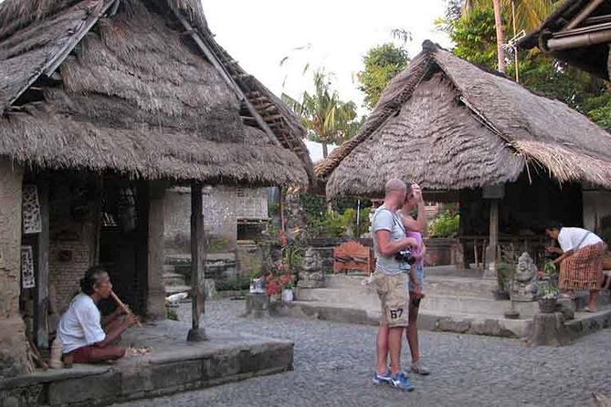 Day Trip: Ubud Monkey Forest, Rice Terrace, Temple and Waterfall - Sacred Monkey Forest Sanctuary: close-up temples and macaque reality