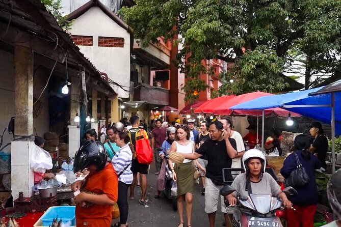 Denpasar Night Market Food Tour - Picnic by the river: the best kind of break after three hours of tasting