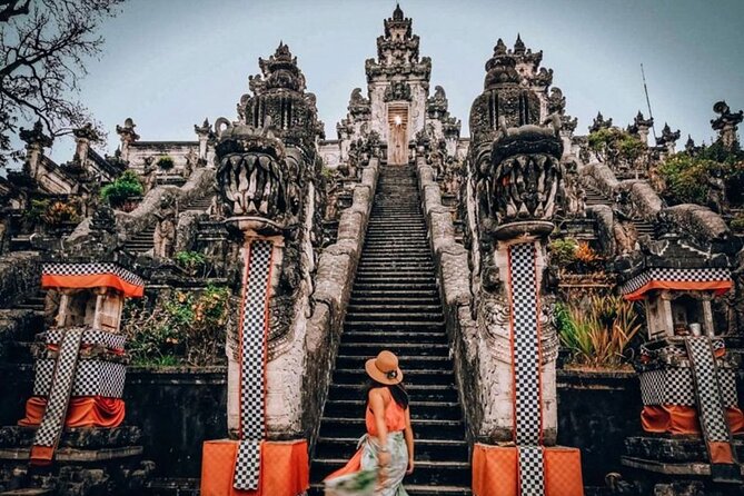 East Bali Tour: Gate of Heaven, Water Palace, Sleeping Gajah - Private AC transport and your guide-as-photographer setup
