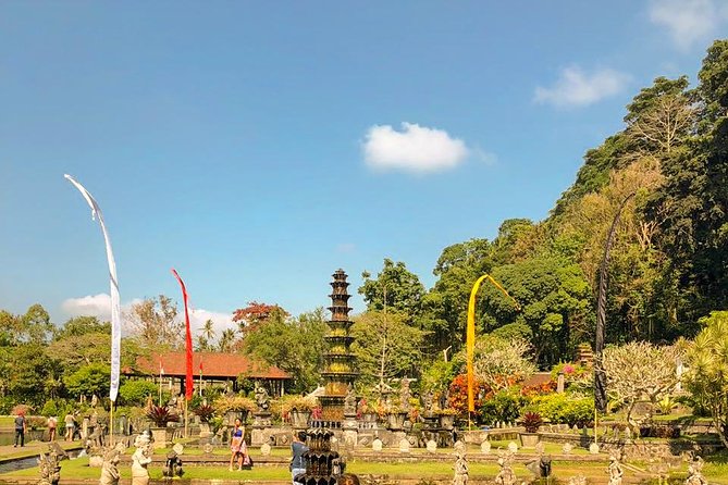 East Bali Tour, Lempuyang - Tirta Gangga - Ujung Soekasada - Black sand Beach - Food, pacing, and photo strategy for a 9–10 hour day