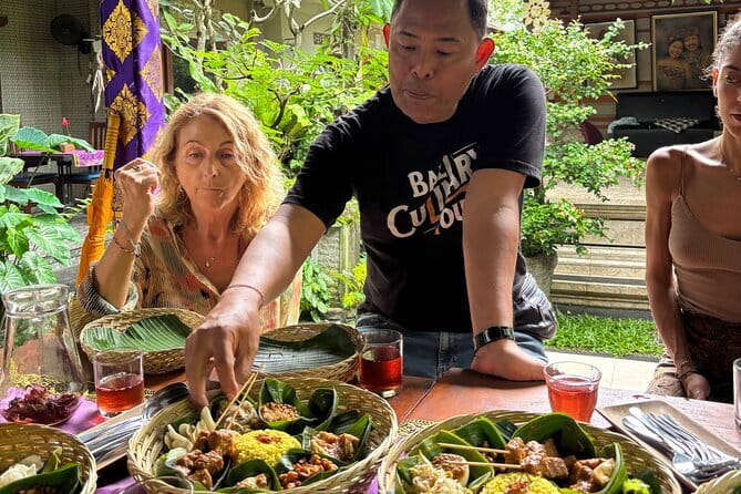 Explore Rice Fields and Hidden Villages with Ubud E-Bike Tour - Stop 1 at Tegalalang: Visiting a Balinese House (It’s About Everyday Life)