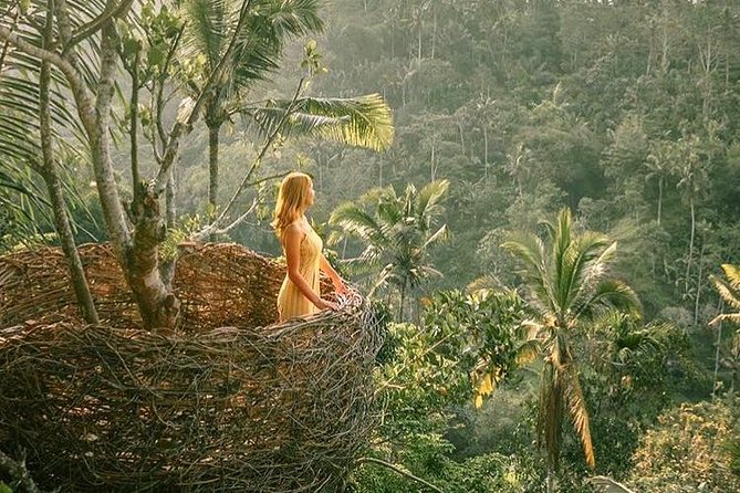 Fantastic Ubud Tour with Jungle Swing - Tirta Empul Temple visit: sarong included for a reason