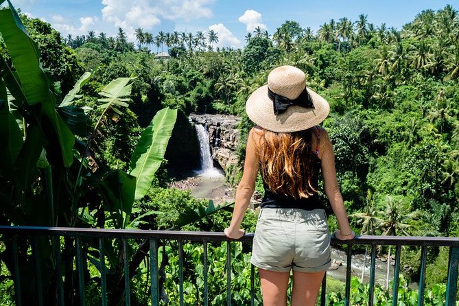 Fantastic Ubud Tour with Jungle Swing - Tegenungan Waterfall: a classic Ubud photo stop with cool air