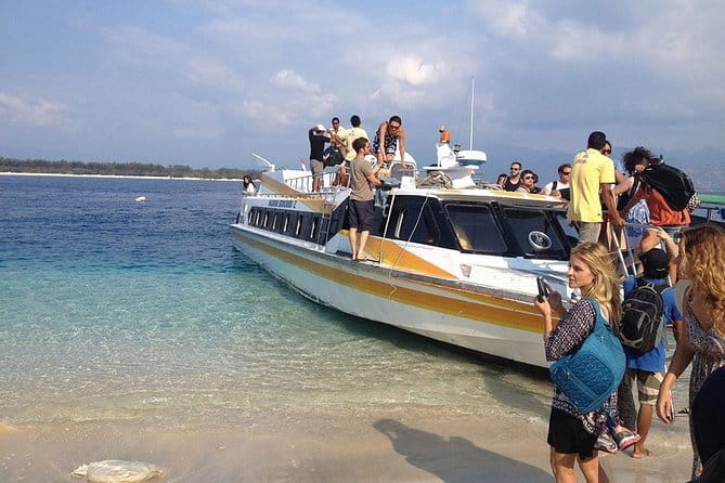 Fastboat to Gili Trawangan or Gili Air - Checking in and boarding: speed plus paperwork