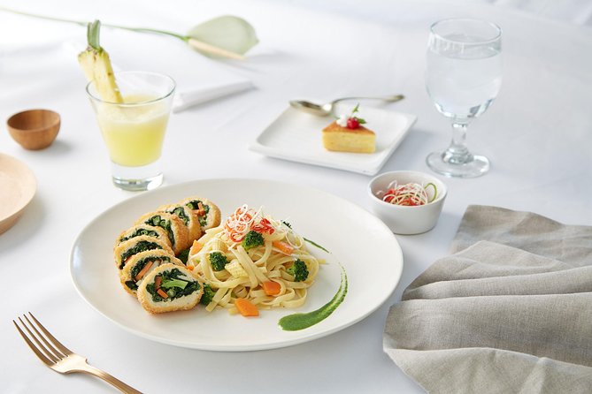 Forest Dining at Tree Deck overlooking lush valley of Ubud - The 6-Course Meal Choice: Beef, Seafood, Halal, or Vegetarian