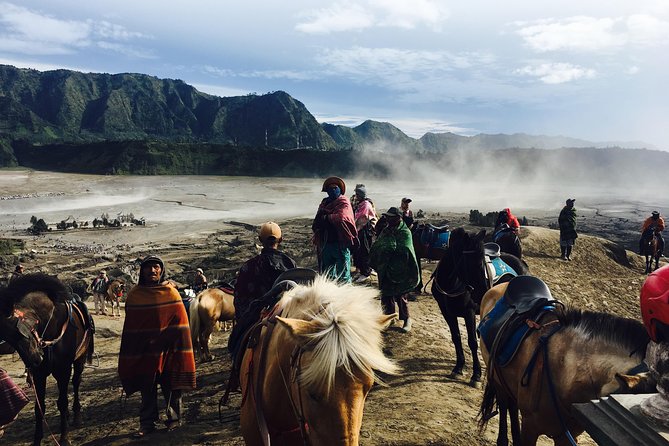 From Bali : Bromo & Kawah Ijen – 3-Day Adventure - Day 3: Kawah Ijen at 1:00 AM, blue fire, and the mask-on crater hike
