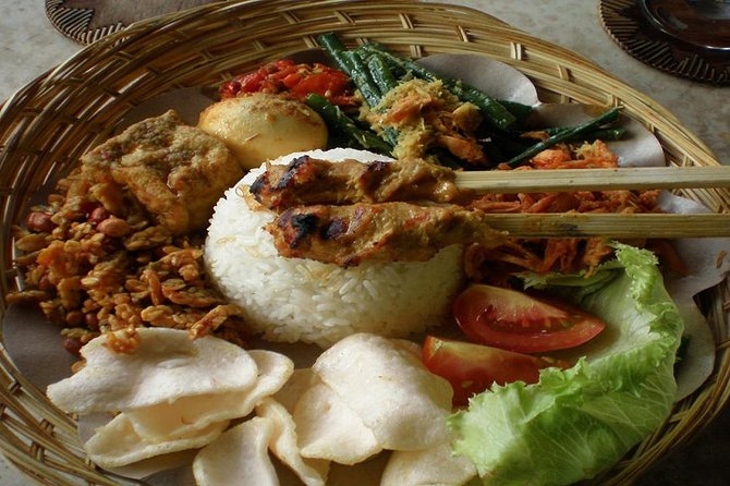 From Ubud : Ubud Balinese cooking class with Market tour - Why this Ubud cooking class feels like a family kitchen