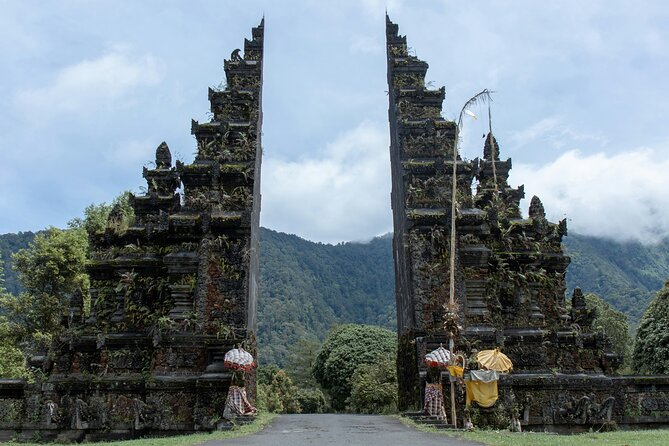 Full Day Bali North West Tour - Waterfall and Scenic Site - Ulun Danu Bratan Temple: Old Temple, Scenic Setting