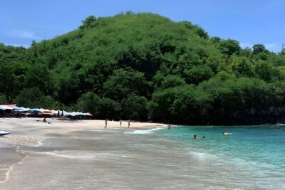 Full Day Nusa Penida Island Beach Tour From Bali - Pasih Uug and Broken Beach: the arch-rock drama with waves doing the work