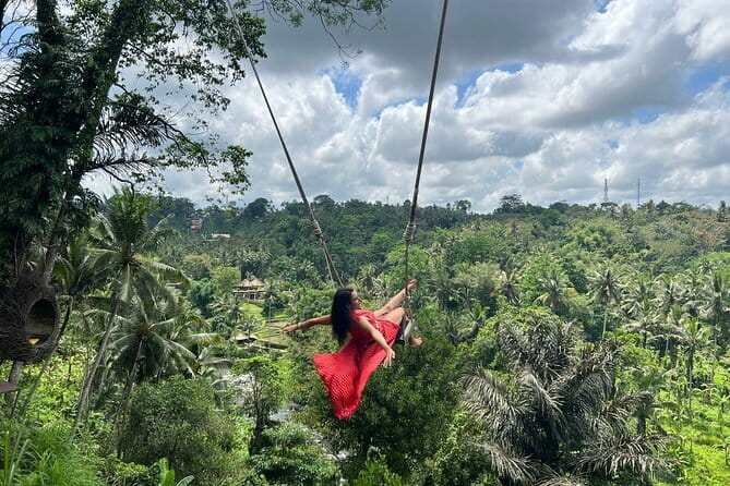 Full Day Private Tour from Tegenungan Waterfall to Tanah Lot - Tanah Lot Temple at sea: sunset timing and the rock-island vibe
