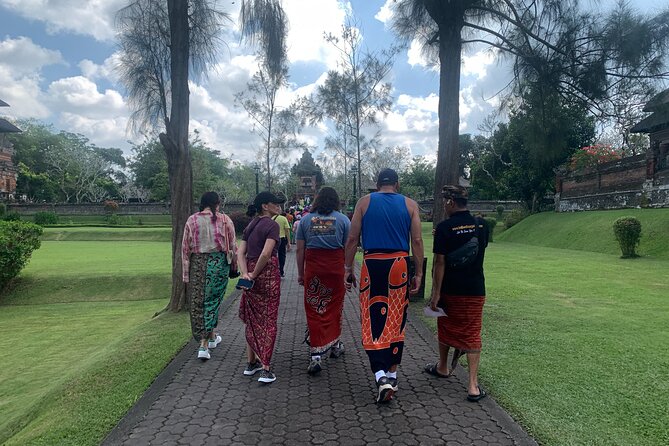 Full Day Tour Bedugul Sightseeing and Tanah Lot Temple - Stop 2: Ulun Danu Bratan Temple on Beratan Lake