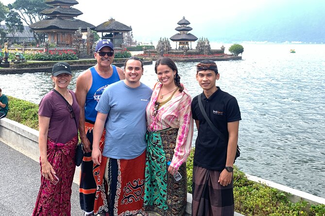 Full Day Tour Bedugul Sightseeing and Tanah Lot Temple - Stop 3: Handara Iconic Gate in 30 minutes