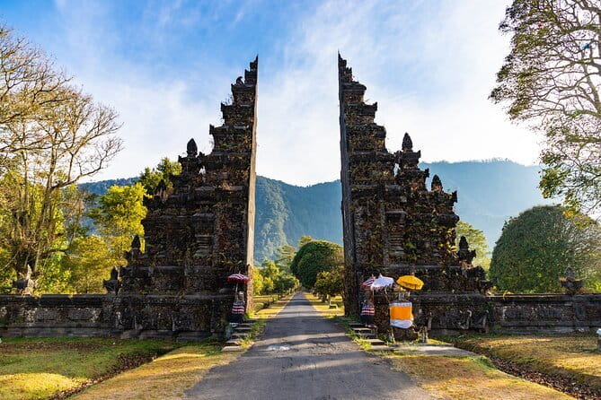 Full Day Tour to Water Temples UNESCO Rice Terraces in Bali - Ubud pickup and the 8-hour reality check