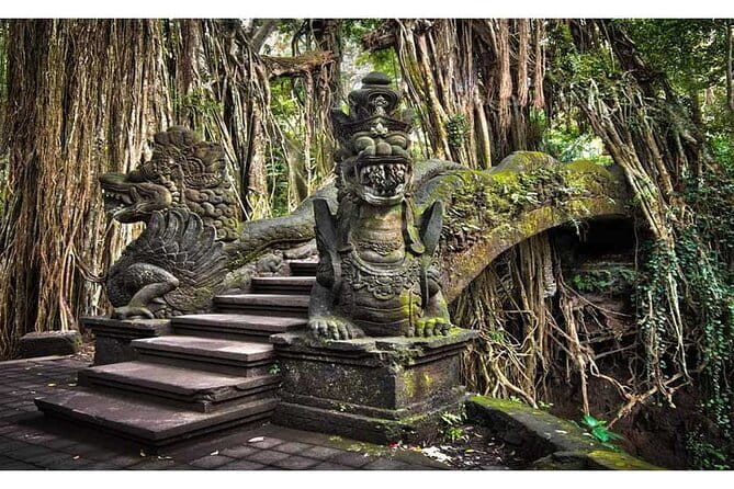 Full day Ubud and Tanah Lot tour - Stop 3: Tanah Lot sea temple on its offshore rock