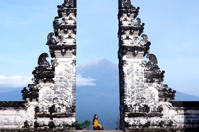 Full day Ubud and Tanah Lot tour - Stop 4: Celuk Village for silver jewelry making (and a free ticket)