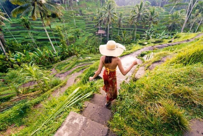 Full-day Ubud Private tour : Cultural Heritage - Sukawati art village: batik, silver, painting, and wood carving stop