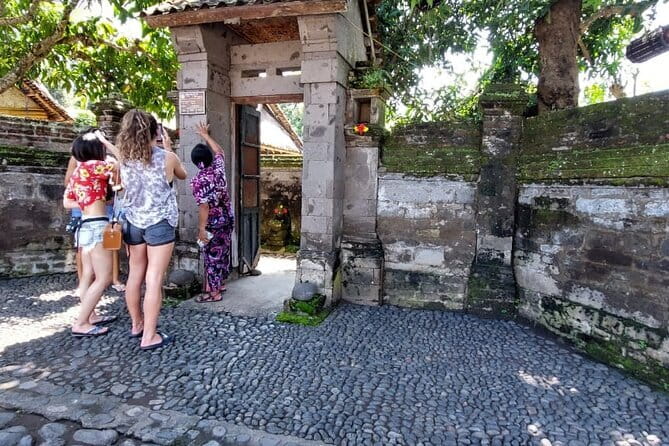 Full-Day Ubud Village including Mt Batur Tirta Empul and Sightseeing Tour - Mount Batur at 1,000m+: views plus the meal break