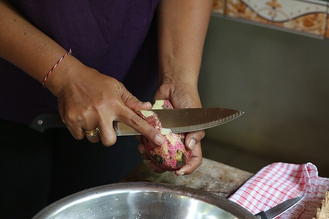 Gianyar Market Visit & Cooking Class in Ubud with Kadek & Putu - From Ubud pickup to Gianyar market: how the day gets real fast