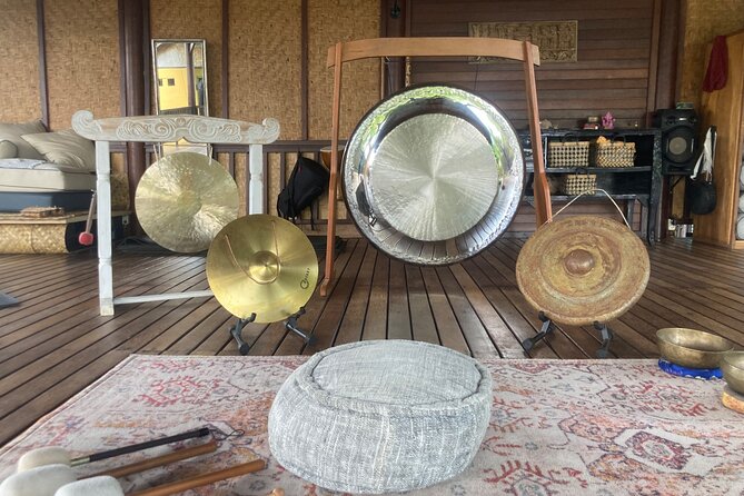 Gong Sound Healing on Nusa Lembongan, Bali - Small group calm and the host effect: what Nicholas brings to the session