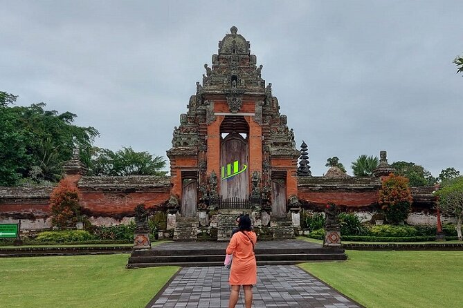 Half-Day Private Tour to Tanah Lot and Bali Royal Temple - Pod Chocolate stop: tasting Bali sweets with a short history