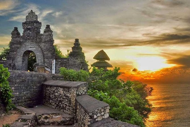 Halfday Tour:Uluwatu Temple,Kecak Dance and Dinner Jimbaran Beach with Transport - Jimbaran Bay seafood dinner: sun, sand, and paying your own way