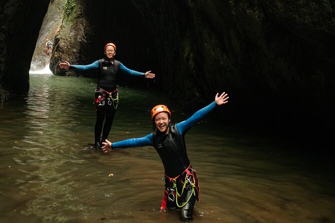 Intermediate canyoning trip in Bali "Aling Canyon" - The Briefing and Skill Training: Lanyard, Abseil, and Hand Signals