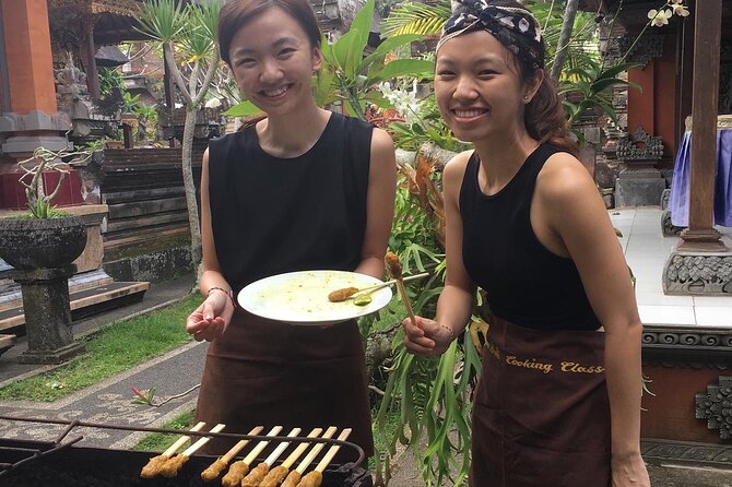 Jambangan Bali Cooking Class - Inside the Balinese home: open kitchen cooking with English-led chefs