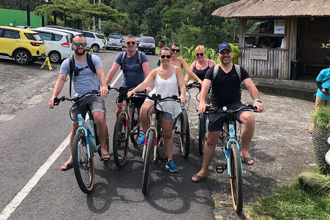 Jatiluwih E-bikes Tour Cycling Group - From temple to Gong Jatiluwih: lunch with a view, not a reset button