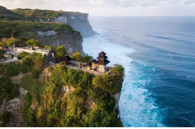 Kecak Fire Dance and Uluwatu Temple with Private Car Service - Entering Uluwatu Temple: Mpu Kuturan and the cliffside setting