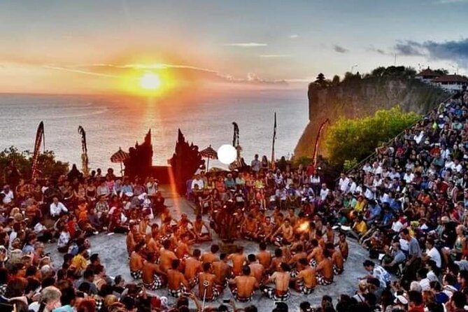 Kecak fire dance in Uluwatu - Kecak at Uluwatu: why sunset timing really matters