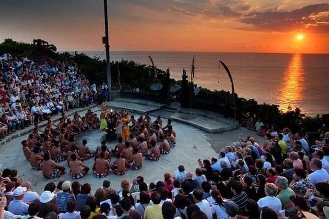 Kecak fire dance in Uluwatu - Juli Bali Tour: what a good guide changes about the evening