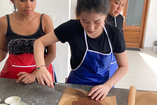 Kerobokan French Pastry and Bakery class for Adult - How the 2 hours typically feel, from first mix to last plate
