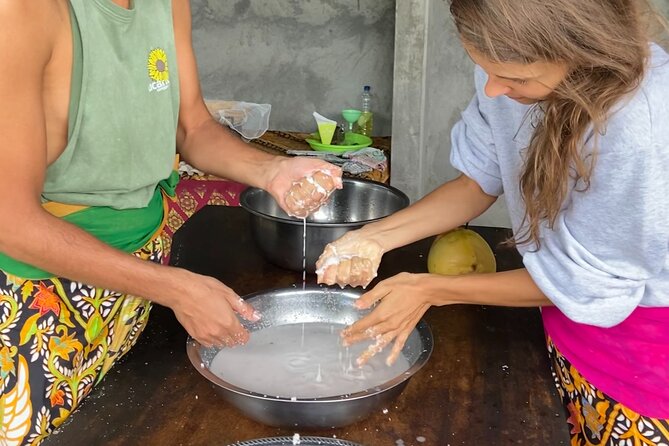 Make Traditional Bali Coconut Oil with a Balinese Family - Coconut scrub massage: small ritual, big reset