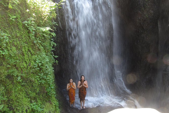 Matasidhi Holy Trip for the Soul - Meeting the Balian Shaman: Palm or Aura Reading