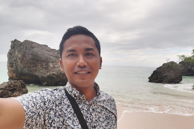 Melasti Beach, Padangpadang Beach, Uluwatu Sunset Kecak and Jimbaran Dinner - Stop 2: Padang Padang Beach for surf energy and a monkey-aware moment