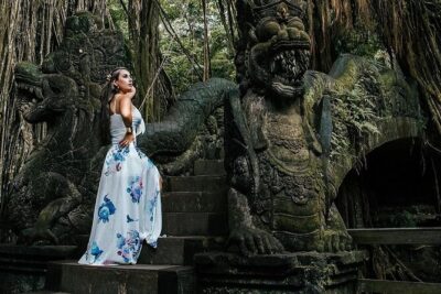 Monkey Forest, Holy Water Temple & Hot Springs Tours - Stop 1: Sacred Monkey Forest Sanctuary (friendly chaos, with rules)