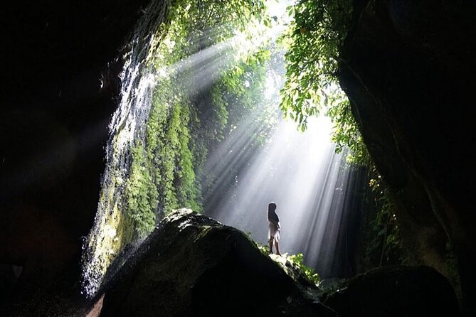 Mount Batur Sunrise Trekking and Hidden Waterfall - Stop 1: Sunrise and breakfast on the caldera rim