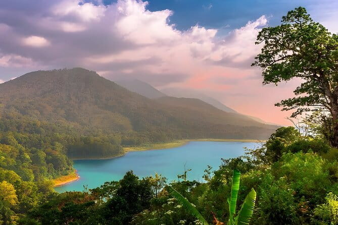 Mount Batur Sunrise Trekking (Group Tour) - The Summit Moment: Sunrise, Lake Batur Views, and Breakfast at the Rim