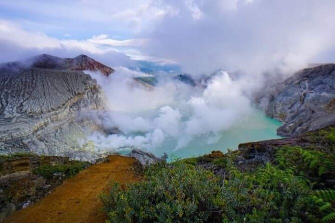 Mount Ijen Crater Tour From Ubud Bali - The Crater Walk to the Blue Flames: What Your Hour Feels Like