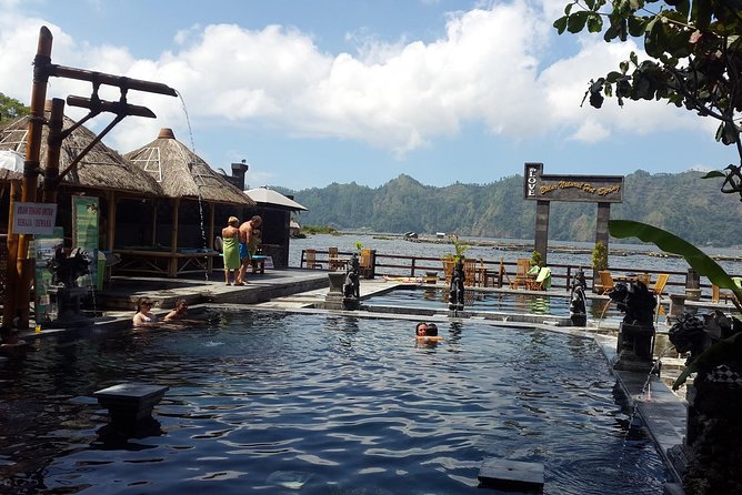 Mt Batur Sunrise, Breakfast & Natural Hot Springs - The sunrise viewpoint: when clouds ruin shots, the experience still lands