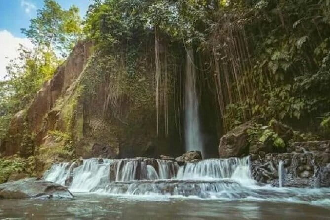 Munduk Twin lake Trekking, Ulun Danu Beratan & Hidden Waterfall - Banyumala Twin Waterfalls: swimming in a forest natural pool