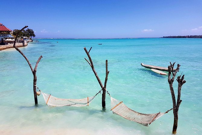 Nusa Lembongan Instagram Tour: The Most Famous Spots (Private & All-Inclusive) - Yellow Bridge: the quickest photo stop that actually delivers