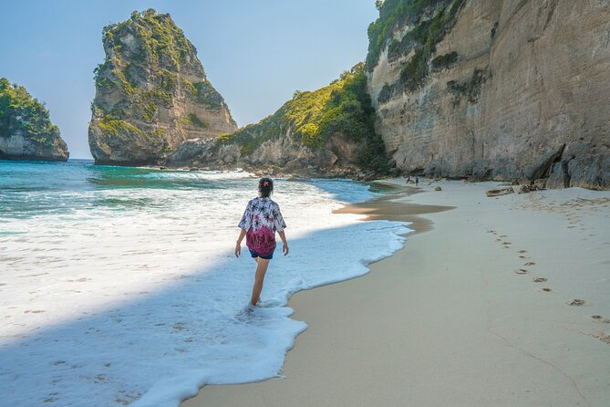 Nusa Penida Beach Day trip by Speedboat - Kelingking Beach Viewpoint: The Pinkie-Finger Moment