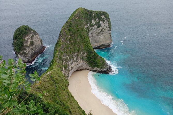 Nusa Penida East And West Full Day Private Guided Tour - Broken Beach (Pasih Uug / Broken Beach Villa): the hole-in-a-hollow view