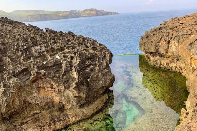 Nusa Penida Private Full Day West Island Tour From Bali - Stop 1: Pasih Uug Beach or Broken Beach and the cliff-hole moment