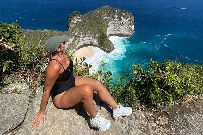 Nusa Penida Tour with Iconic Photography in Kelingking - A photographer-guide turns Kelingking into a repeatable shot