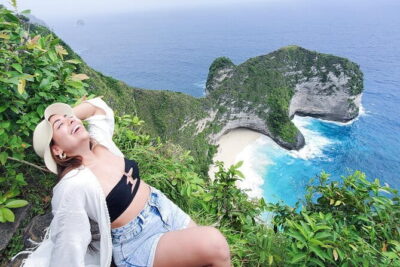 Nusa Penida Tour with Iconic Photography in Kelingking - Diamond Beach (Pantai Diamond): white sand, turquoise water, and cliff drama