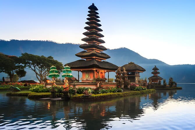 One Day Jatiluwih UNESCO, Ulun Danu Beratan, Banyumala Waterfall - Wanagiri Twin Lakes: Buyan and Tamblingan in cool highland air