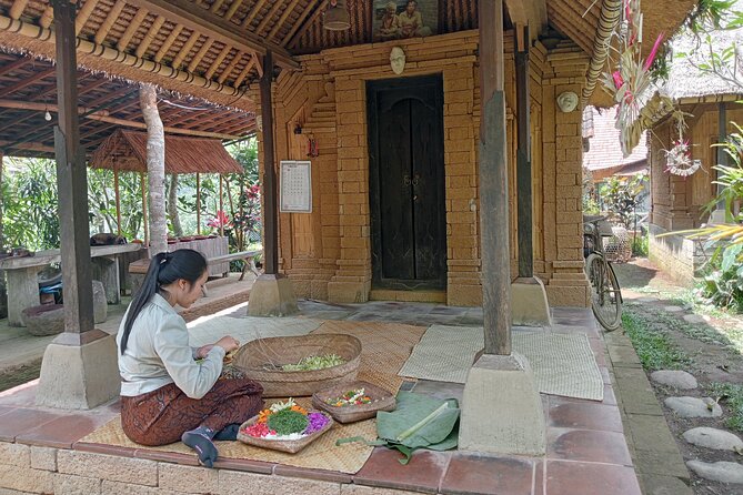 Penglipuran Village Waterfall Swing Private Guided Tour - Kehen Sacred Temple: Spiritual Space in the Cepaga/Bangli Area